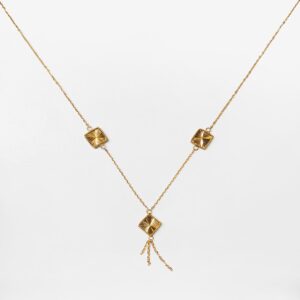 گردنبند مربع ریش دار