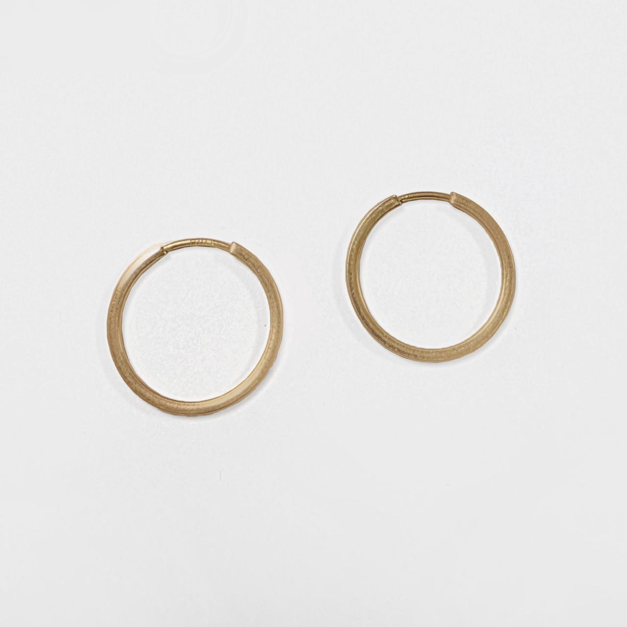 گوشواره حلقه‌ای بزرگ