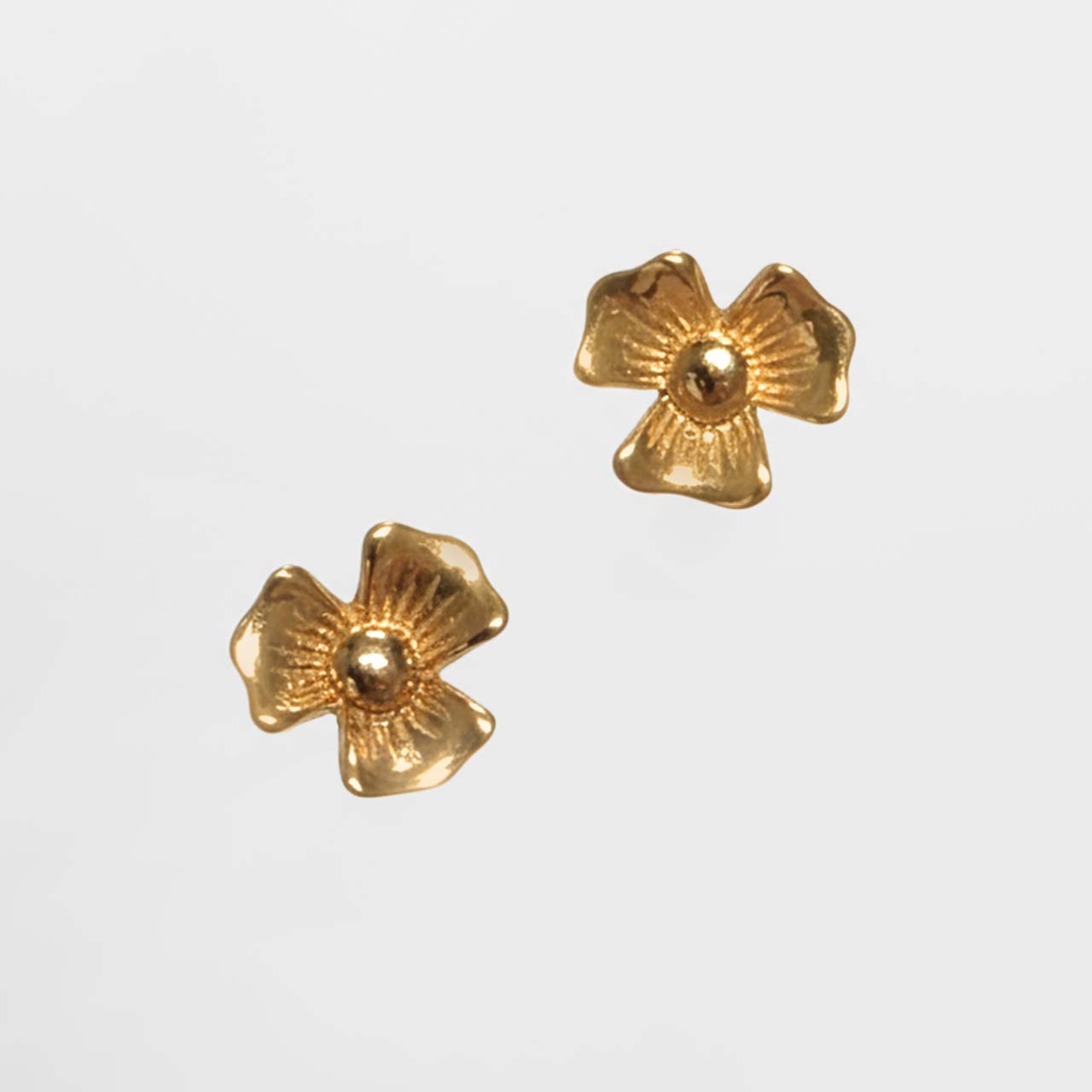 گوشواره میخی مدل گل سه پر