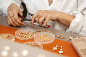 ترندهای محبوب در طراحی دستبند طلا زنانه جدید