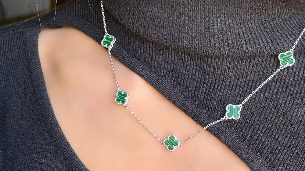 گردنبند ونکلیف زیبا با سنگ‌های سبز رنگ
