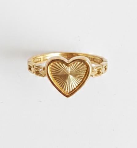 انگشتر زنانه طلا ۱۸ عیار تراش خورده قلب