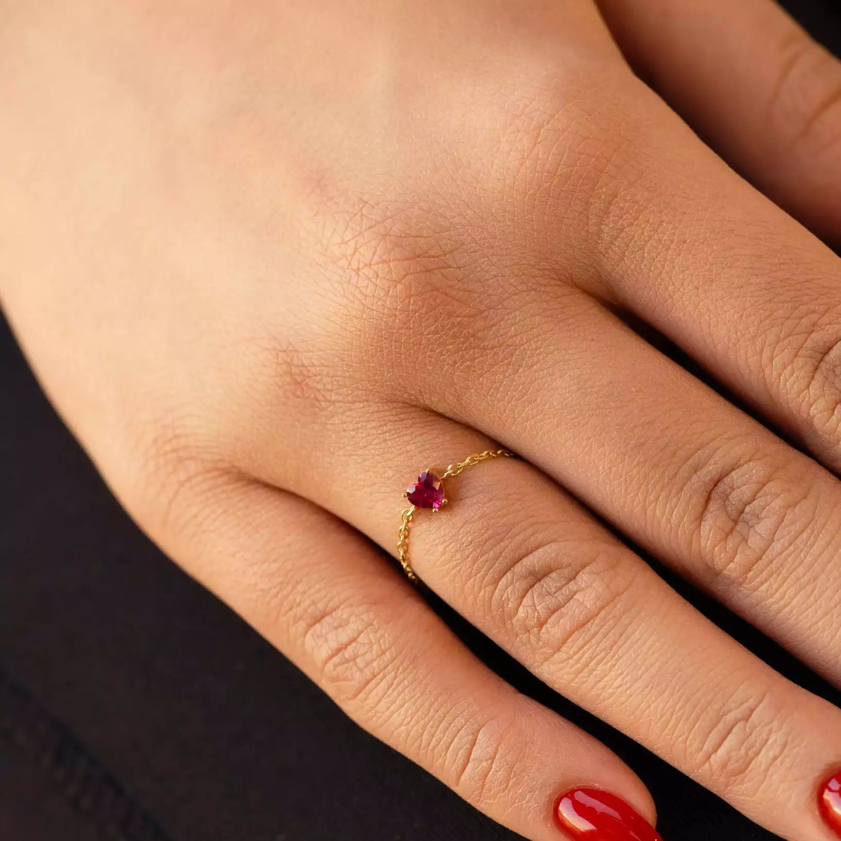 انگشتر طلا نگین دار آسانسوری قلب ایو