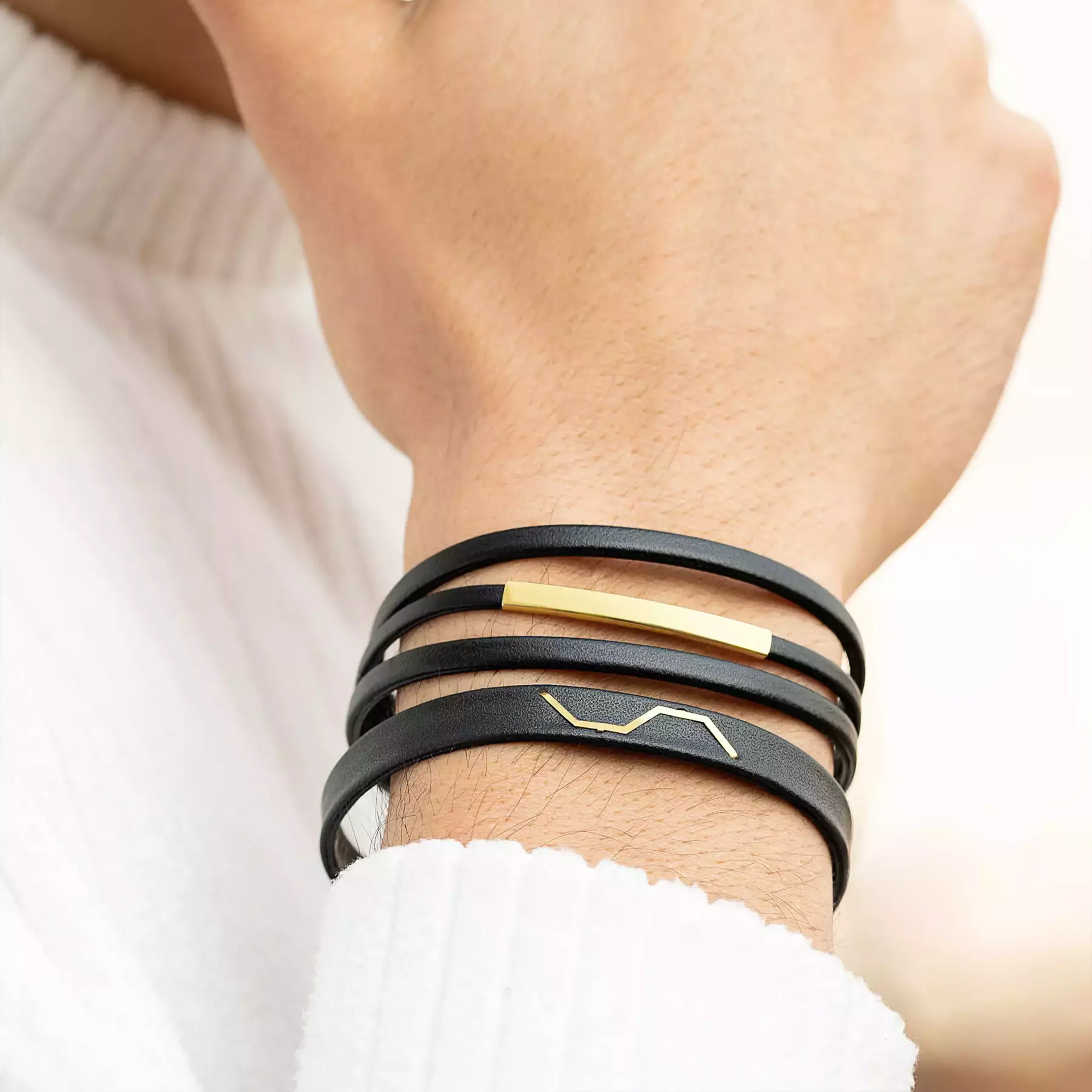 دستبند طلا چرم مردانه زیگزاگ