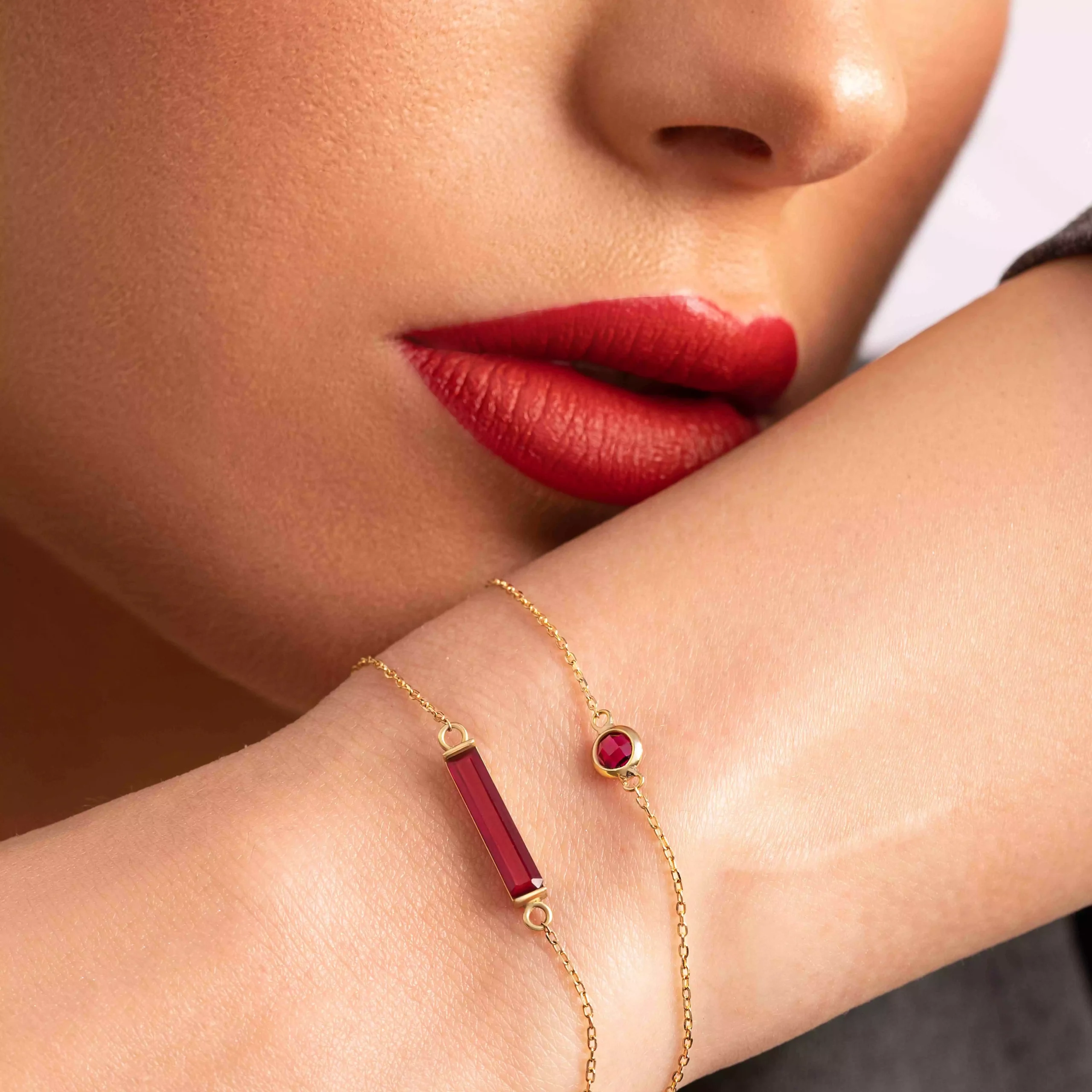 دستبند طلا تک سنگ مارکو قرمز