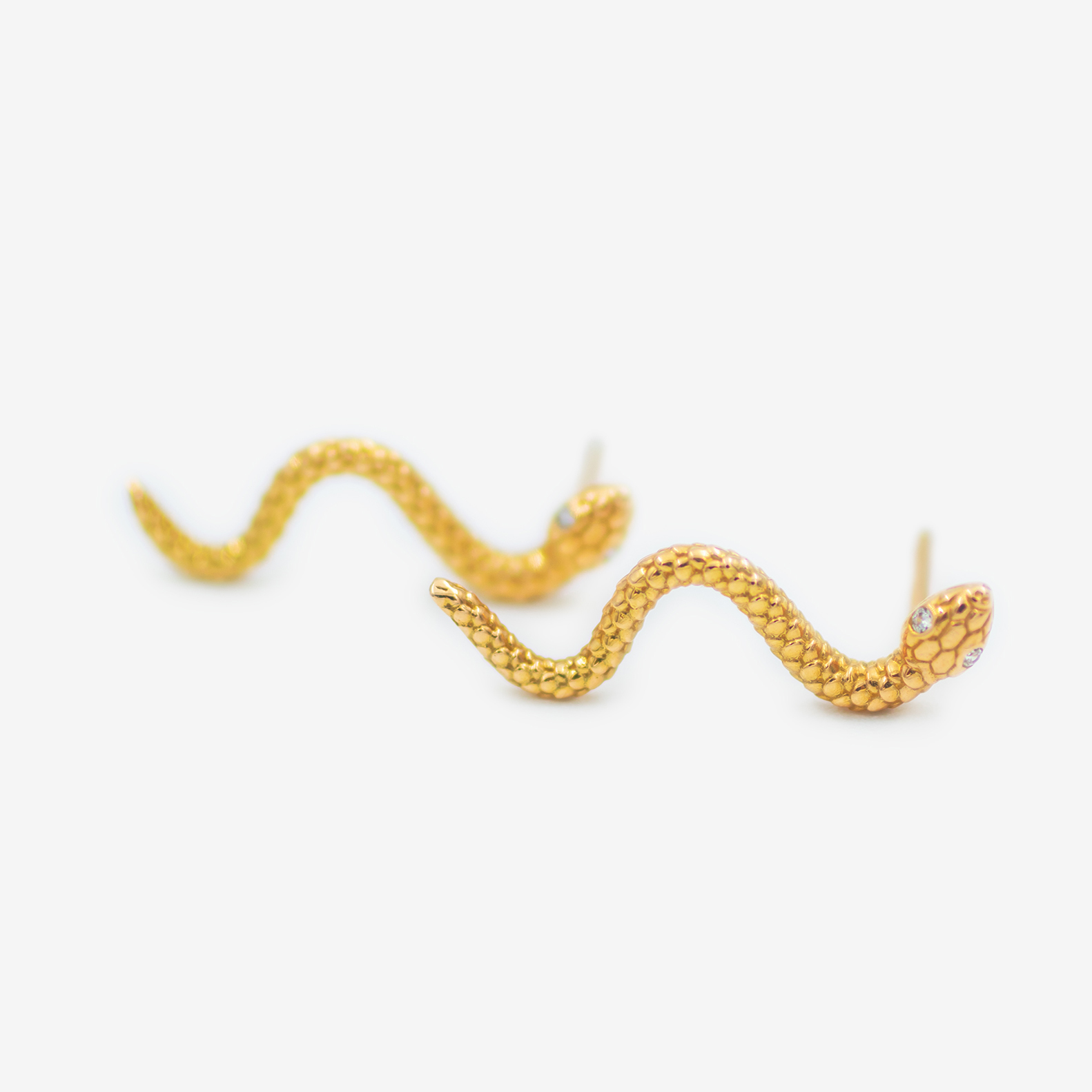 گوشواره طلا 18 عیار زنانه میخی مدل ماری