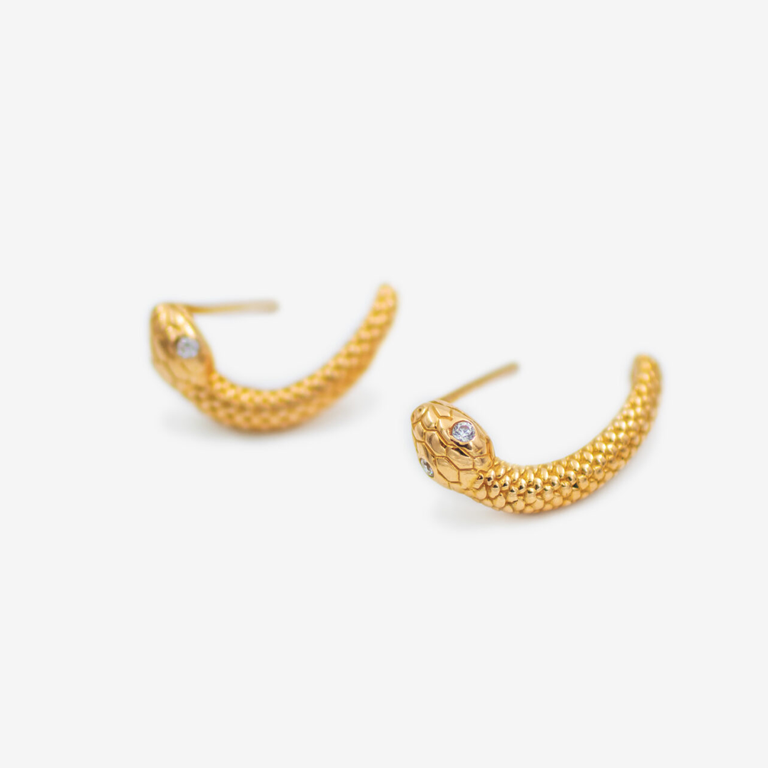 گوشواره طلا 18 عیار زنانه میخی  مدل مار چشم نگین