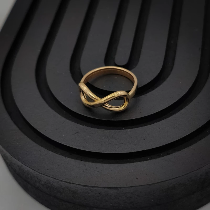 انگشتر بدون نگین طلا 18 عیار مدل بینهایت کد F24