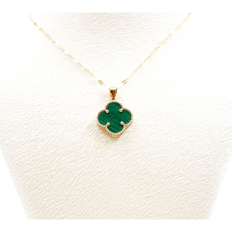 آویز طلا زنانه مدل ونکلیف سبز